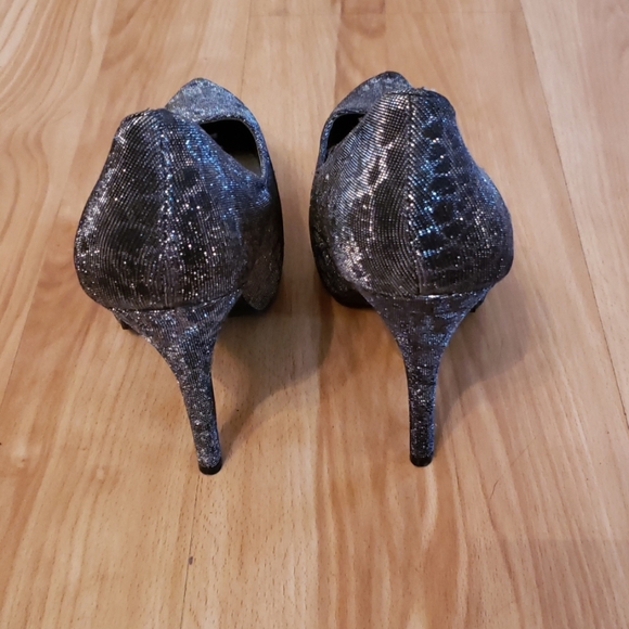 Black and Silver heels - Picture 3 of 4